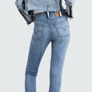 Levi's Wedgie Fit Skinny Women's Jeans - Light Wash Blue Jeans